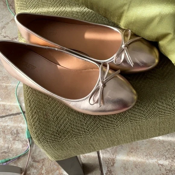 GOLD J CREW FLATS - Picture 3 of 4